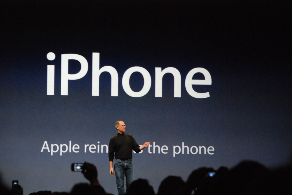 Steve_Jobs_presents_iPhone